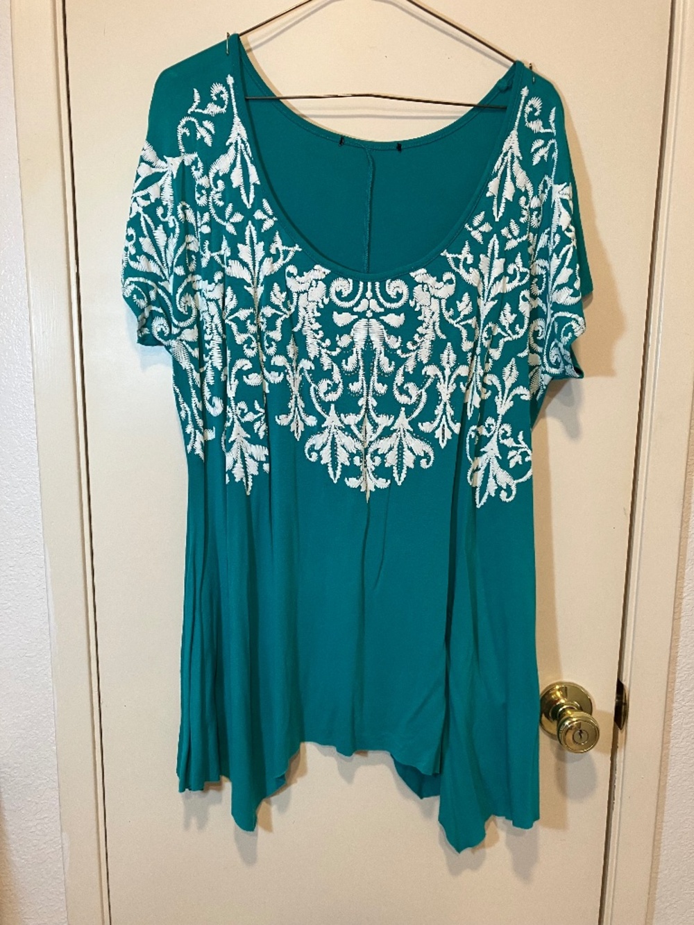 Bleu Teal green scoop neck pullover Rayon Knit top cap sleeves Faux embroidery M